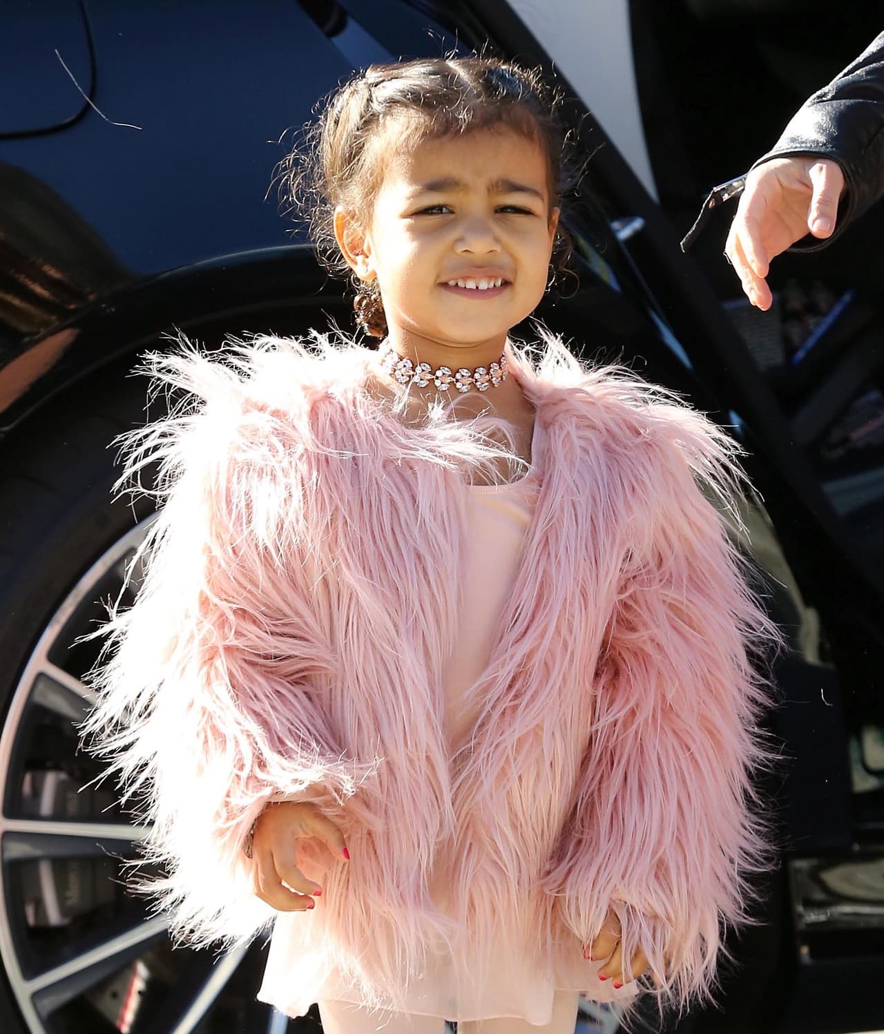 Hasta regaló una sonrisa a las cámaras.