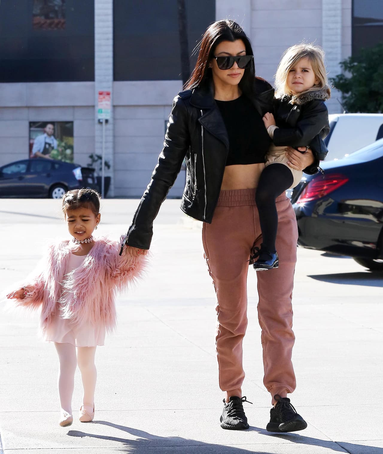 Las primitas Nori y Penélope fueron a su clase de ballet de la mano de Kourtney.