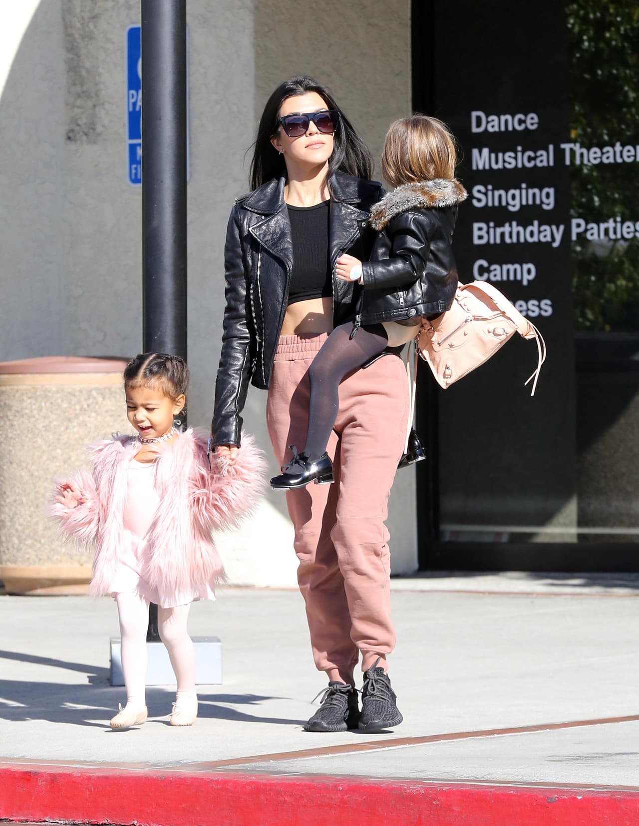 Al termino de la clase salieron muy felices.