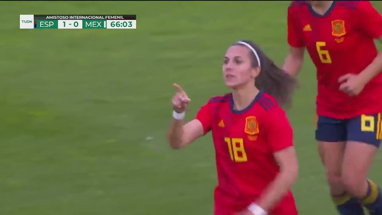 ¡Ceci Santiago no alcanza a desviar! Marta Cardona hace el 1-0 de España