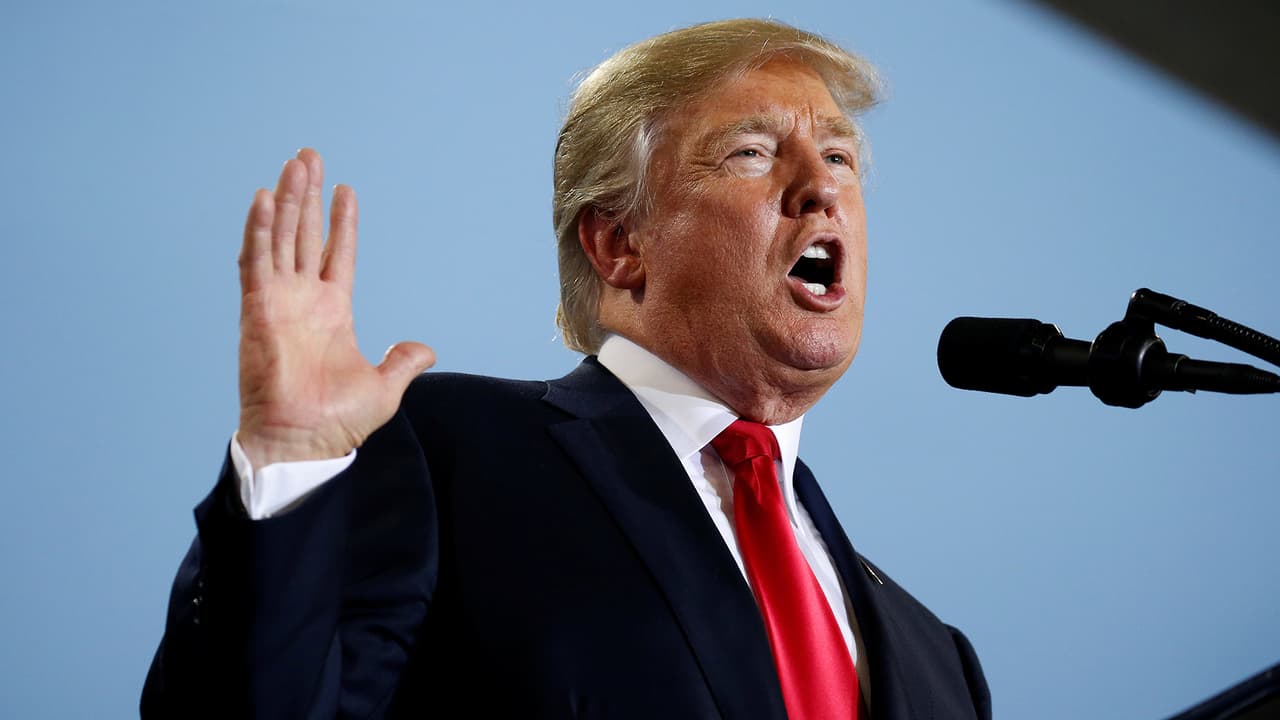 Trump lanza a NBC una amenaza vacía pero útil para su campaña electoral permanente