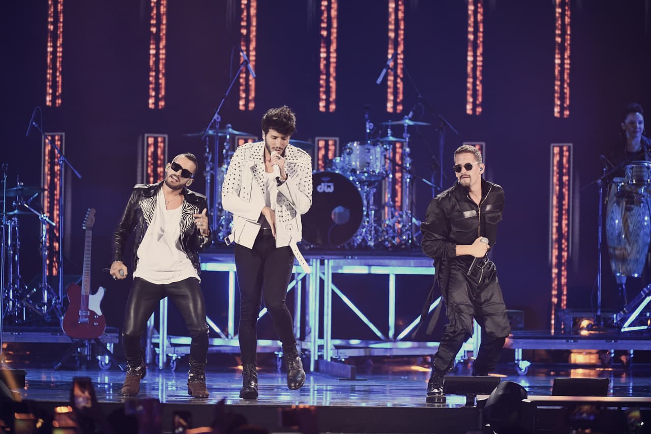 Yatra, Mau y Ricky pusieron a bailar a todos con los temas ‘Ya no tiene novio’ y ‘Desconocidos’.