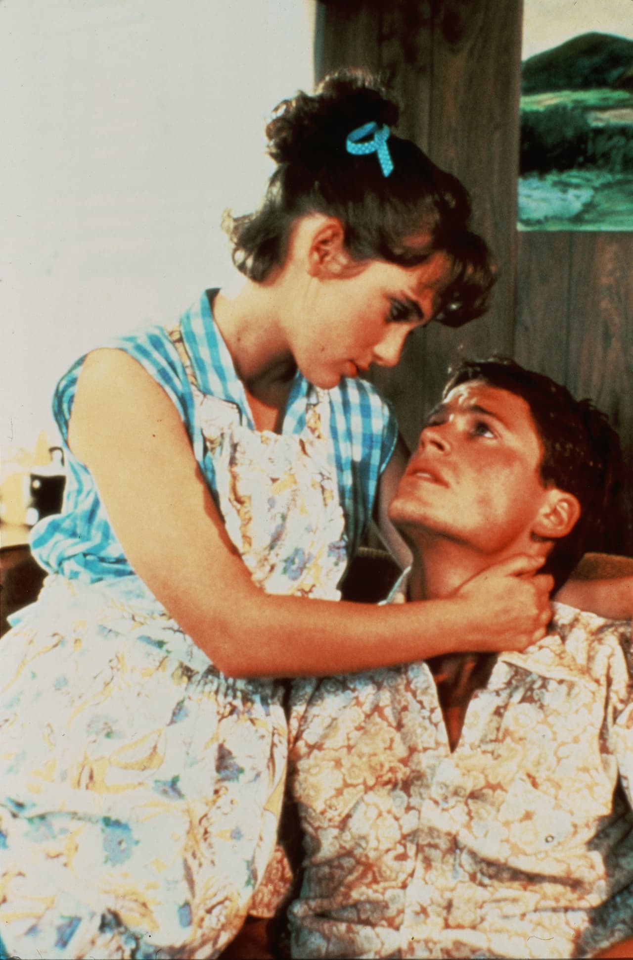 <b>‘Square Dance’ </b>
<br>En 1986 apareció en una de las primeras películas que hizo, la cual tenía por nombre ‘Square Dance’. En ella interpretaba a Gemma, una chica de 13 años que vivía con su abuelo en el campo, pero de pronto debe mudarse a la ciudad con su mamá, donde conoce a un joven con el que empieza a relacionarse.