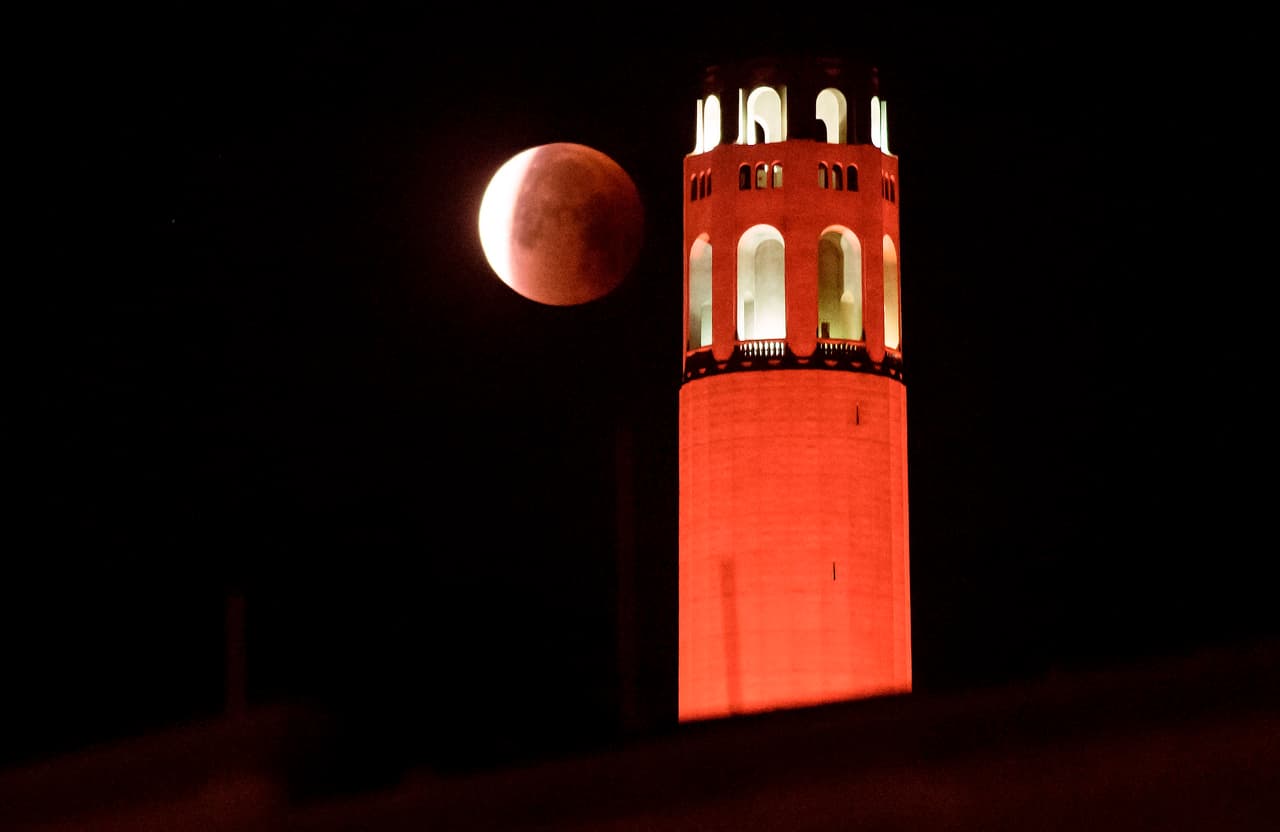 <b>Estrategia para asustar </b>
<br>En la víspera de los eclipses lunares, muchos intentaban valerse del particular fenómeno en el cielo para crear pánico entre el pueblo y sus gobernantes. 
<br>