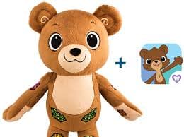 <b>Más que un peluche</b>. Parece un juguete, pero es mucho más que eso. 
<a href="https://www.jerrythebear.com/">Jerry the Bear</a> enseña a los niños a manejar la diabetes. Al cuidarlo y conocer cómo varían sus niveles de azúcar, ellos también irán comprendiendo sobre su afección de salud. Tiene una app que permite ver su glucómetro, usar su bomba de insulina o alimentarlo para evaluar cómo cambian sus valores en la sangre. Pero también puedes ordenar el osito de peluche que incluye ocho puntos para ponerle sus inyecciones de insulina y calcomanías que se conectan con su bomba virtual de insulina disponible en la app. Es ideal para niños entre 4 y 9 años. Cuesta 55 dólares.