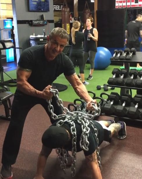 Y para muestra, esta imagen en donde el exnovio de la 'Diva del Bronx' presumió que su entrenador físico es nada más y nada menos que el musculoso actor Sylvester Stallone.