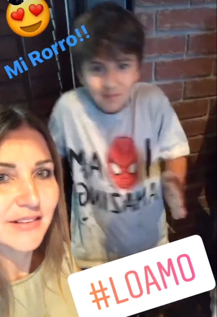 El más pequeño de la familia al que Alicia llama "rorro" de cariño, hasta le bailó a su mamá por su cumpleaños 46.