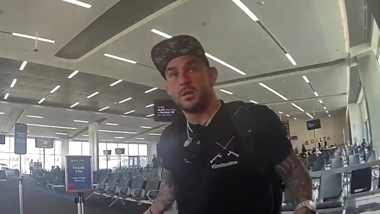 Difunden las imágenes del arresto de un excampeón de la UFC en aeropuerto