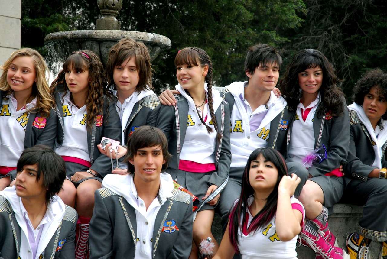 Era marzo de 2009 cuando comenzaron las transmisiones de la telenovela juvenil 'Atrévete a soñar', protagonizada por Danna Paola y Eleazar Gómez. Desde entonces comenzaron los rumores de un noviazgo entre los actores, algo que ellos negaron. Él tenía 23 años y ella 14.