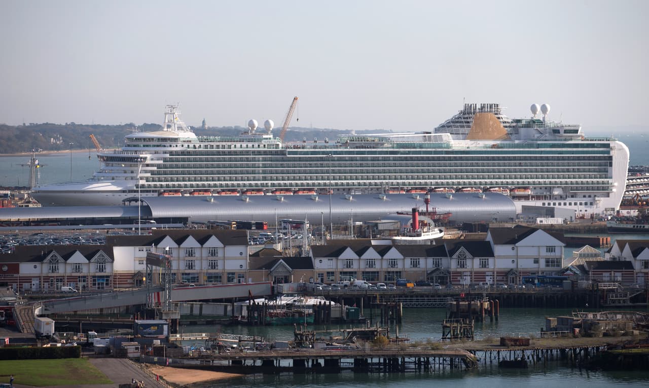 A las vacaciones familiares habían asistido los padres y los abuelos paternos y maternos de la niña.
<br>