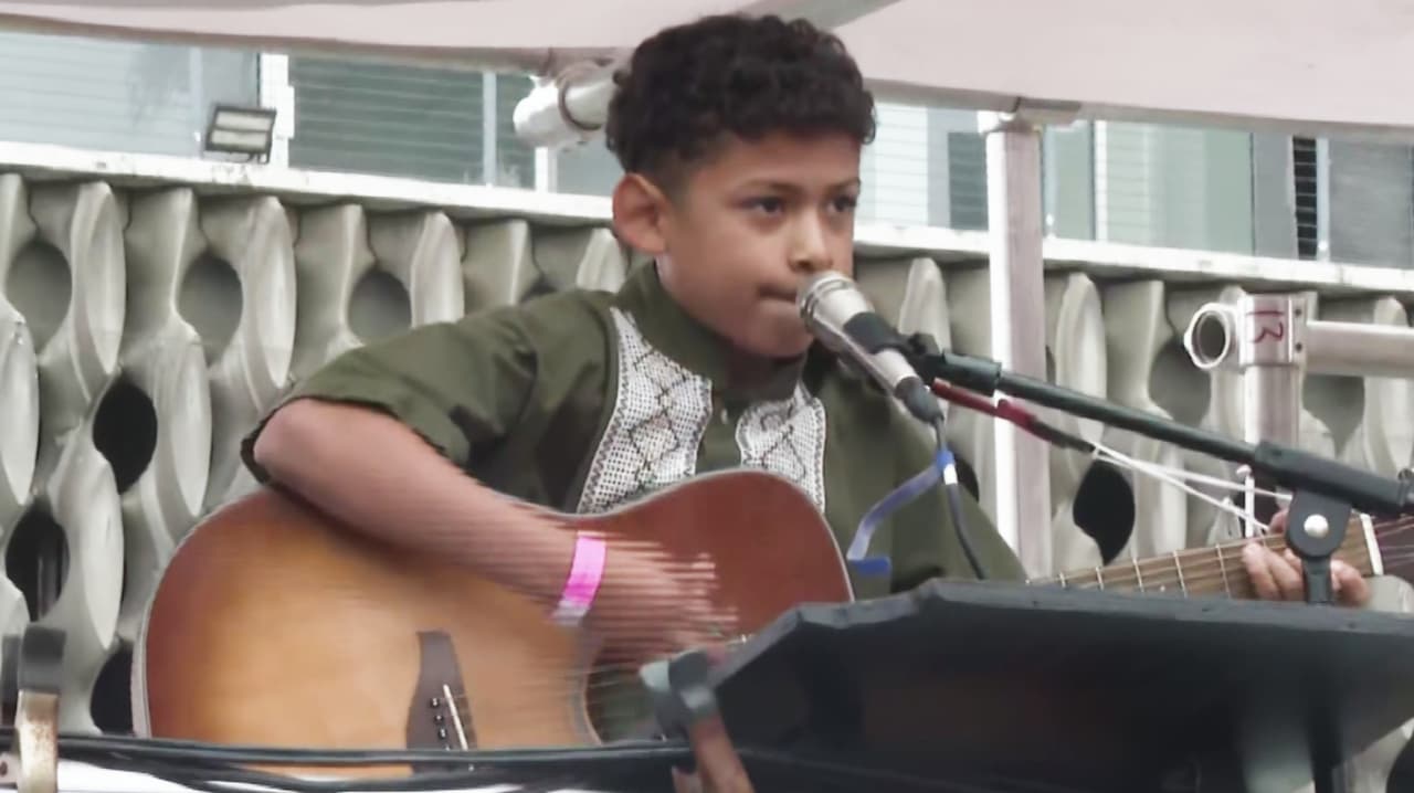 Diego, una voz joven que lucha con talento y convicción por su comunidad