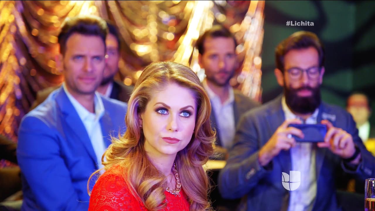 Ahora prepárate para tu presentación como Directora General de Icónika. ¡Ahhh! Pero ten cuidado, parece que alguien te preparó una mala jugada.