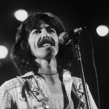 El 29 de noviembre fallecía en Los Ángeles el exBeatle George Harrison por cáncer de pulmón.