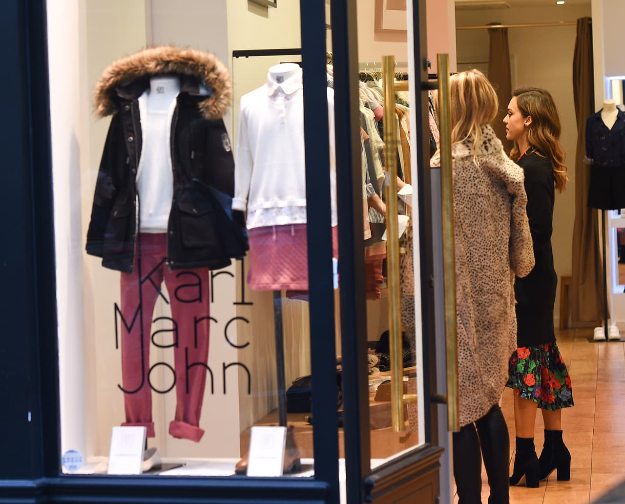 Este es el local donde pasaron largo rato.