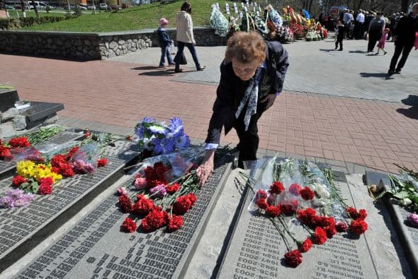 Casi tres décadas después de los hechos, los médicos bielorrusos observan entre la población del país la persistencia del llamado "síndrome de Chernóbil", un trastorno de ansiedad relacionado con fobias a la radiación y el cáncer.