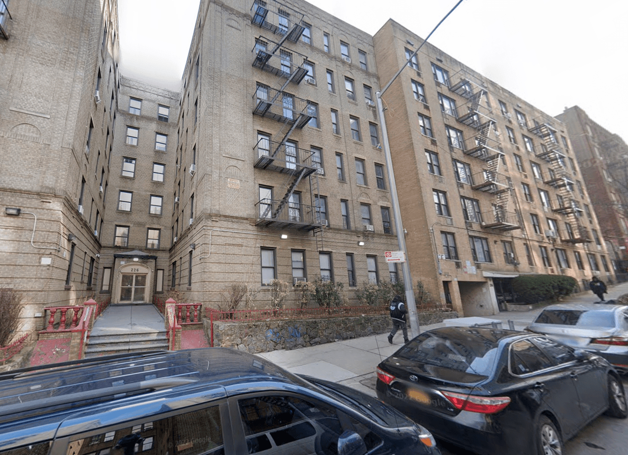 Mujer hispana muere en un tiroteo en un departamento en el Bronx presuntamente a manos de su novio 