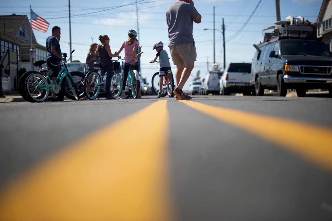 Unas 5,000 correrían por la zona en beneficio de los militares. El portavoz de la fiscalía de Ocean, Al Della, expresó que pudo ser alguien molesto "con los Marines".