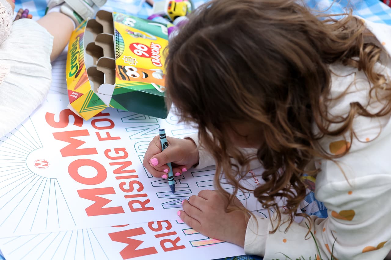 Aquellos que no reportaron durante la declaración del 2022 los gastos con los niños o dependientes, y son elegibles, aún pueden hacerlo:
<br>
<br>
<b>Pueden hacer una declaración enmendada utilizando el formulario 1040x para reclamarlo. </b>