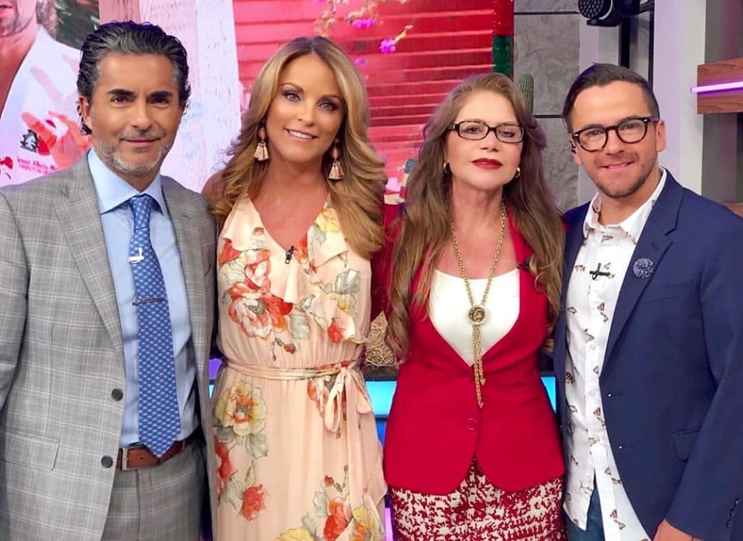 Y continuó: “Estamos en eso (saliendo), y pues espero que lleguemos a lo normal ¿no?, andar y ser novios, pero yo 
<b><a href="https://www.univision.com/famosos/ojala-fuera-cierto-el-deseo-de-anette-cuburu-al-enterarse-de-su-romance-con-raul-araiza-fotos">respeto mucho este proceso</a></b>", aclaró Araiza.