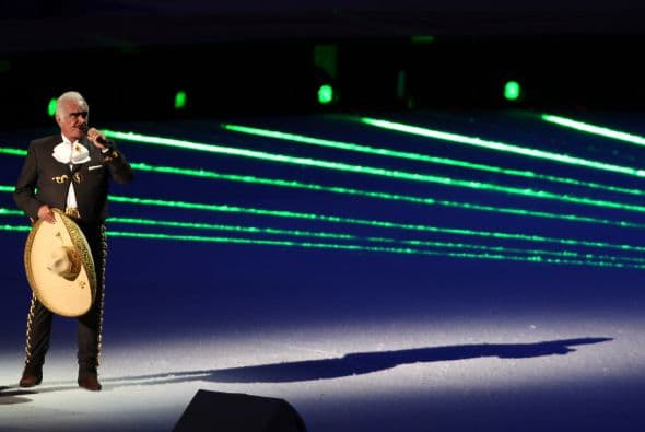 CBS México (Sony Music) se hizo con sus servicios en el año de 1966, donde grabó su primer álbum 'La Voz Que Usted Esperaba', con temas de suma importancia para su carrera.