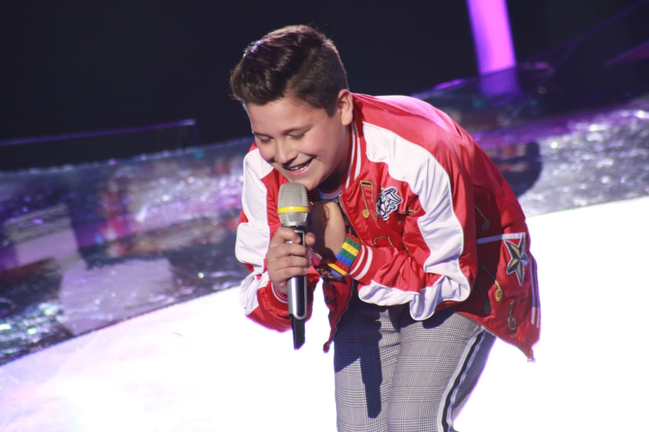 Saúl Alarcón de 11 años se midió ante un duelo de canto.