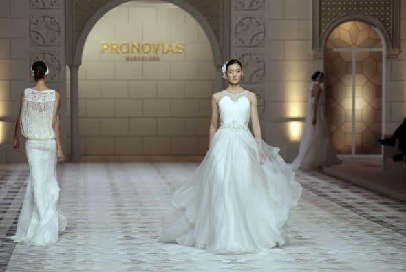 La mayoría de los vestidos no tenían mangas y fueron diseñados con telas vaporosas.