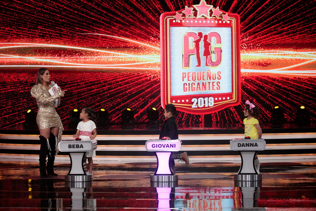 El reto continuó: ¿Cómo se le dice a un hombre guapo?. "Papucho", dijo 'Beba'. Después se escuchó a Giovani decir desde su lugar: "Yo contesto, yo contesto: 'Mangazo'" respondió.