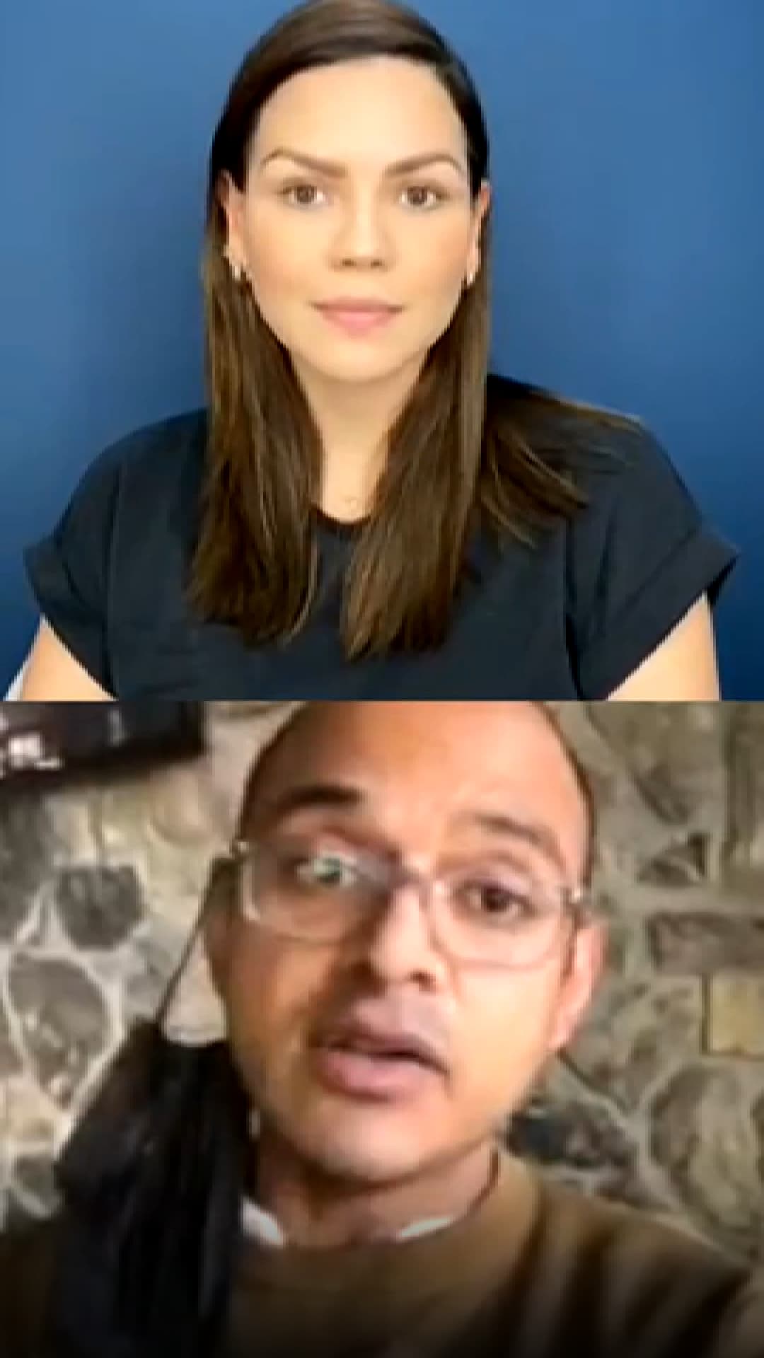 En las transmisiones en vivo que la conductora realiza, también ha contado con la participación de expertos, como su estilista Gustavo, quien se encarga de darle color a su melena.