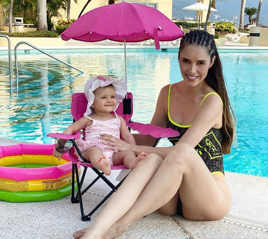 Bella Seely, la
<b><a href="https://www.univision.com/famosos/marlene-favela-muestra-el-antes-y-despues-tras-el-nacimiento-de-bella-y-es-la-bebe-quien-recibe-piropo-de-george-seely-fotos" target="_blank">hija de Marlene Favela y George Seely</a></b>, cada vez crece más.
<br>