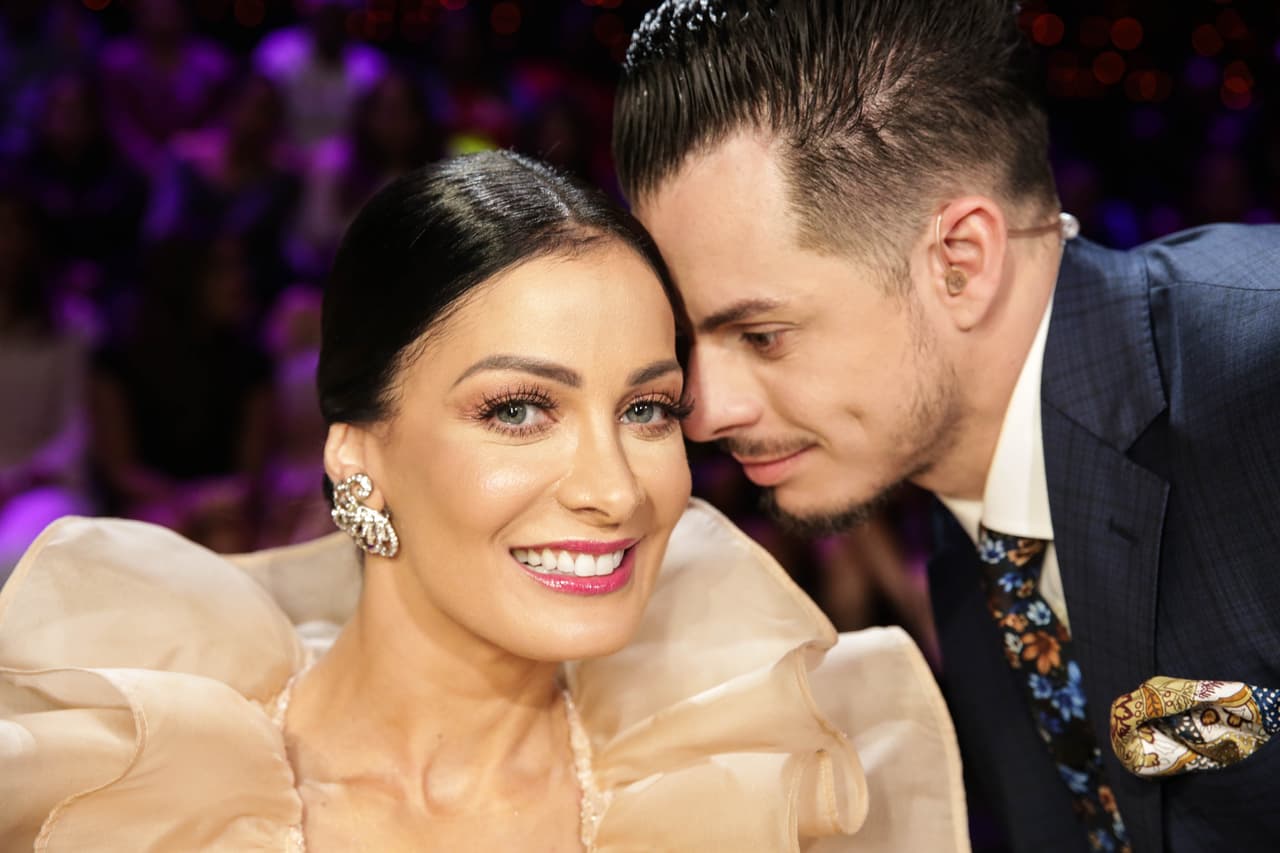 Obviamente Casper quedó encantado con la sonrisa de la Miss Universo 1993.