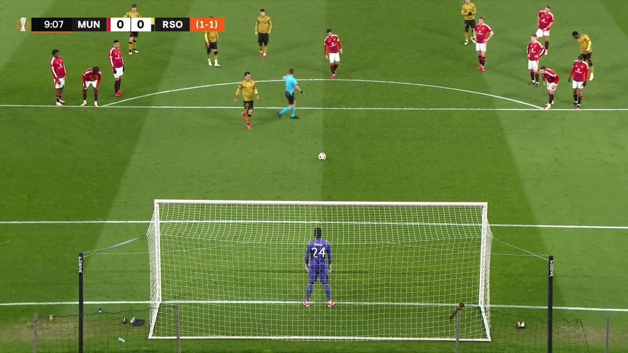 ¡GOL!  anota para Real Sociedad. Mikel Oyarzabal