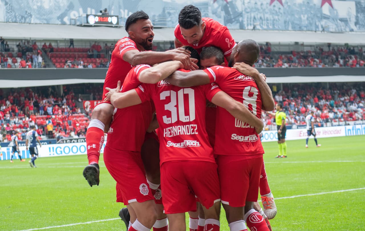 Luis Donaldo Hernández aprovecha un rebote en el área y abre la lata en favor de los 'Diablos Rojos'