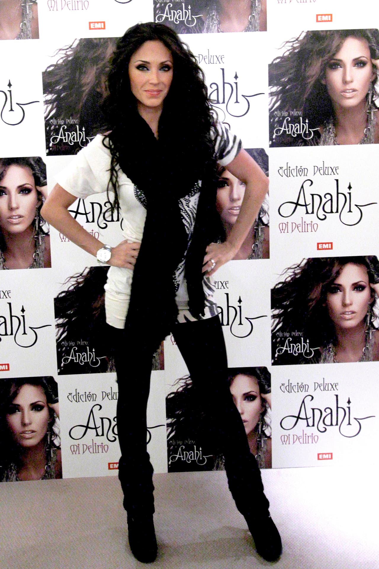 En el estreno de su podcast 
<b><a href="https://www.spreaker.com/user/11375037/bienvenida_1" target="_blank">'Están ahí'</a></b>, la 
<b><a href="https://www.univision.com/famosos/pedro-damian-revela-que-dudo-que-anahi-fuera-la-indicada-para-dar-vida-a-mia-colucci-en-rebelde-fotos" target="_blank">exintegrante de RBD</a></b> hizo declaraciones sobre el inicio de su carrera profesional, la cual inició a los 2 años de edad.