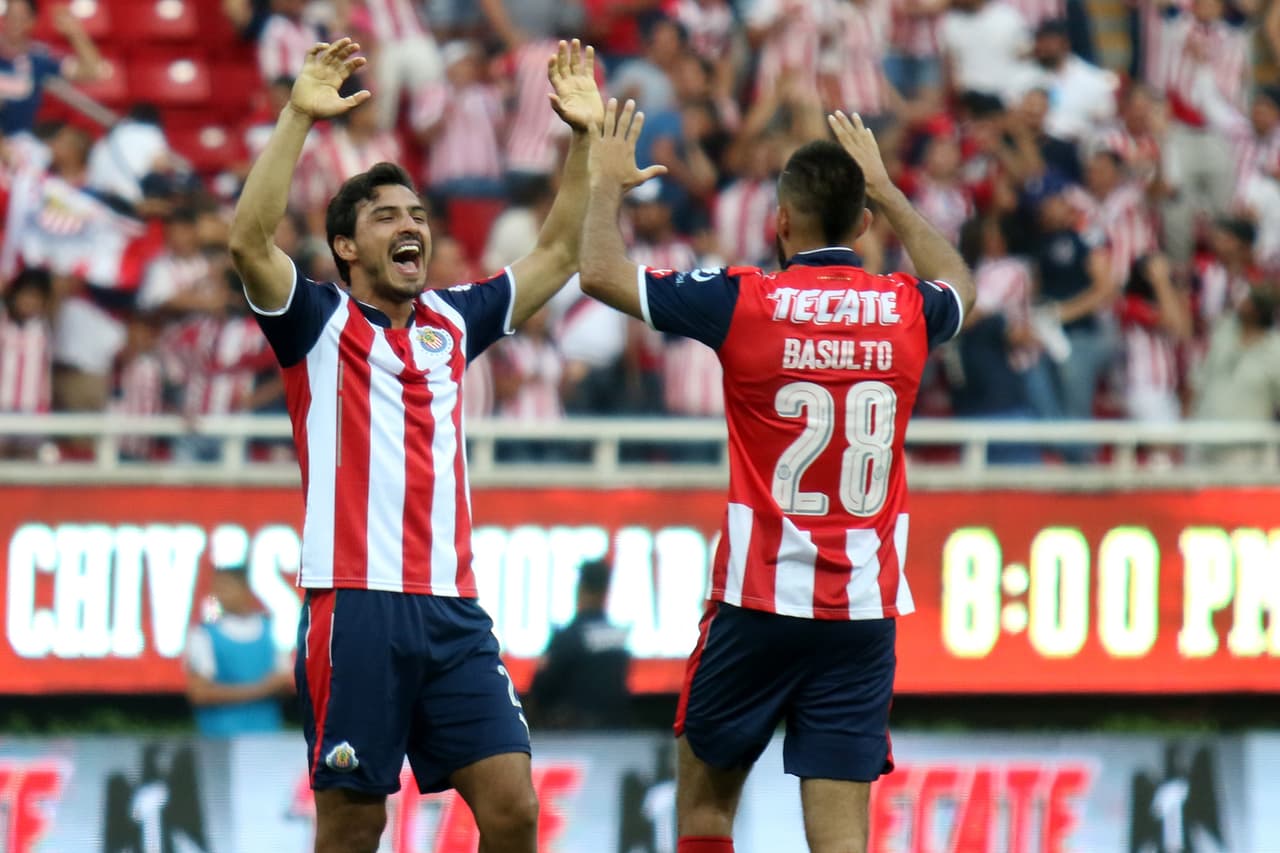 Oswaldo Alanís envió un mensaje en el que confirma que seguirá en Chivas un semestre más 