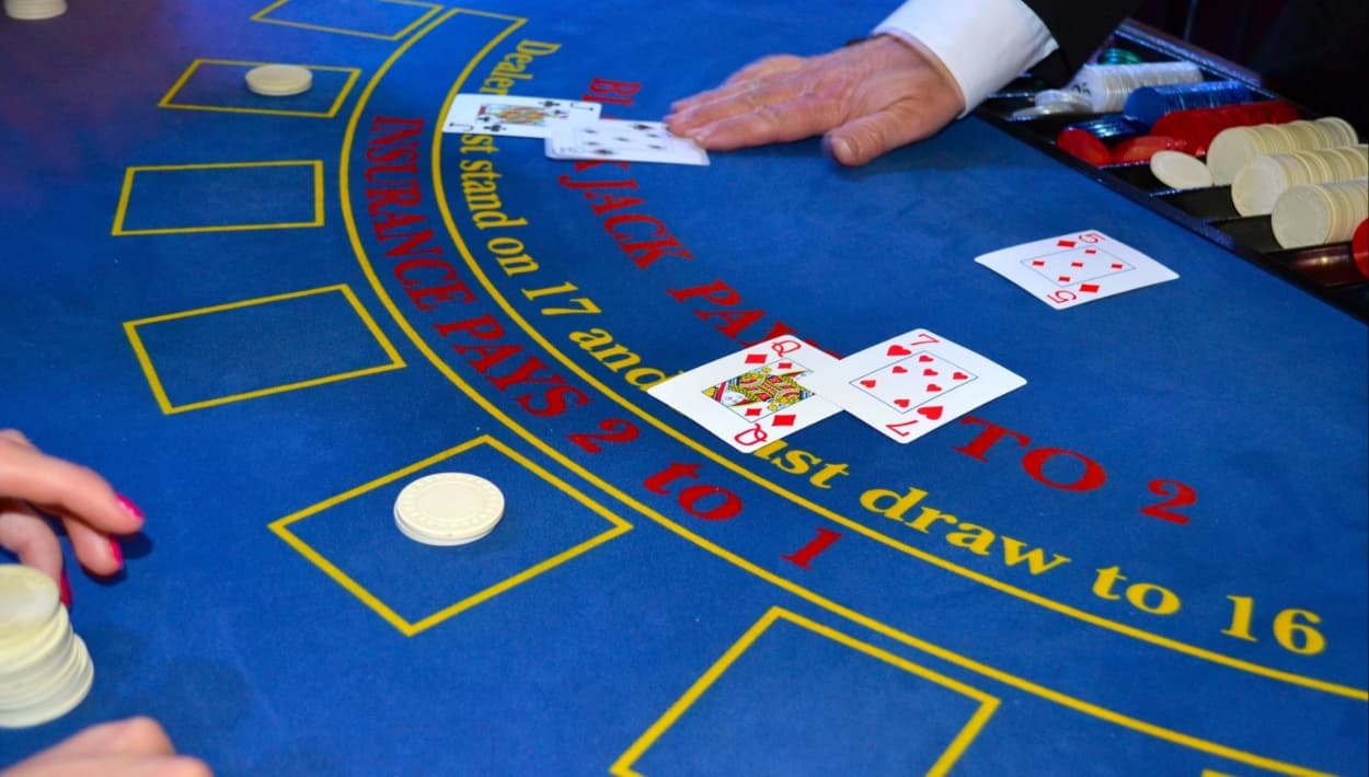 Redada en casinos clandestinos de Bakersfield: varias personas de origen hispano arrestadas