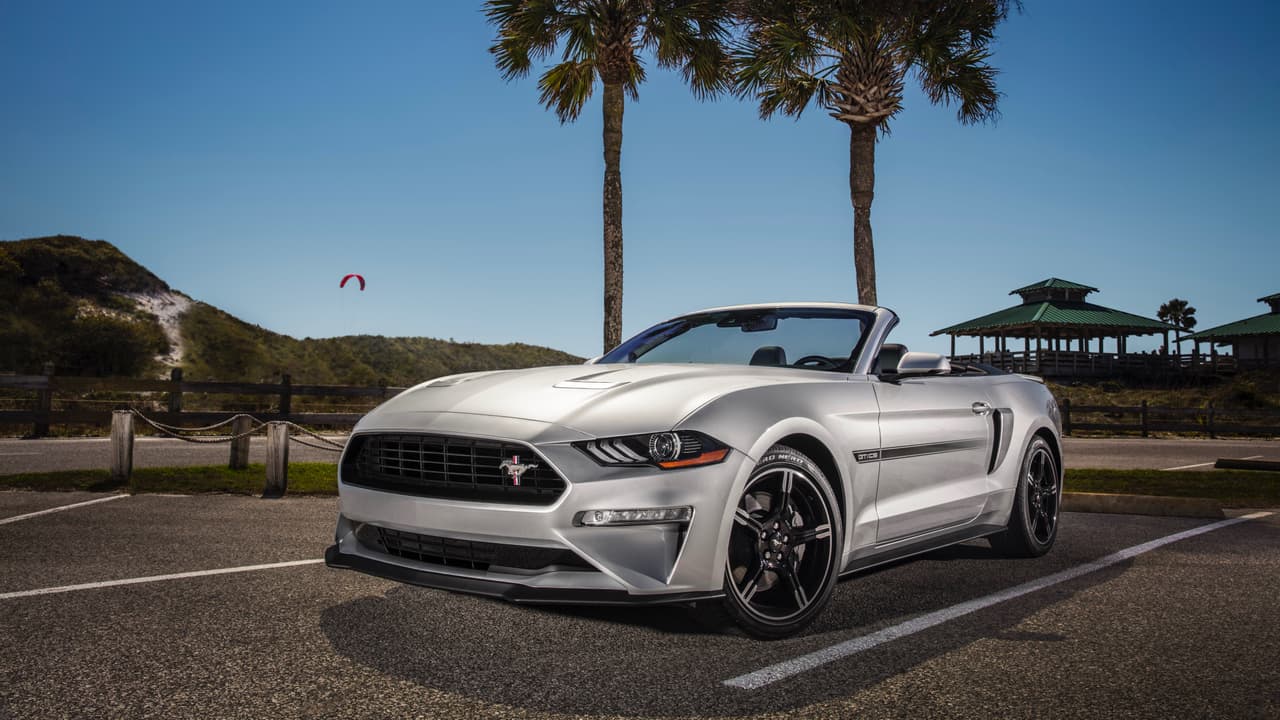 El nuevo Ford Mustang GT California Special saldrá a la venta en verano de 2018 junto con el 
<b><a href="https://www.univision.com/noticias/a-bordo/detroit-auto-show-2018-ford-mustang-bullitt-2019-a-bordo-video" target="_blank">Mustang Bullit</a></b> 2019.