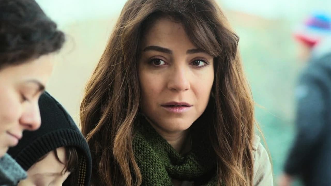 Ceyda no cree que Raif quiera casarse con ella