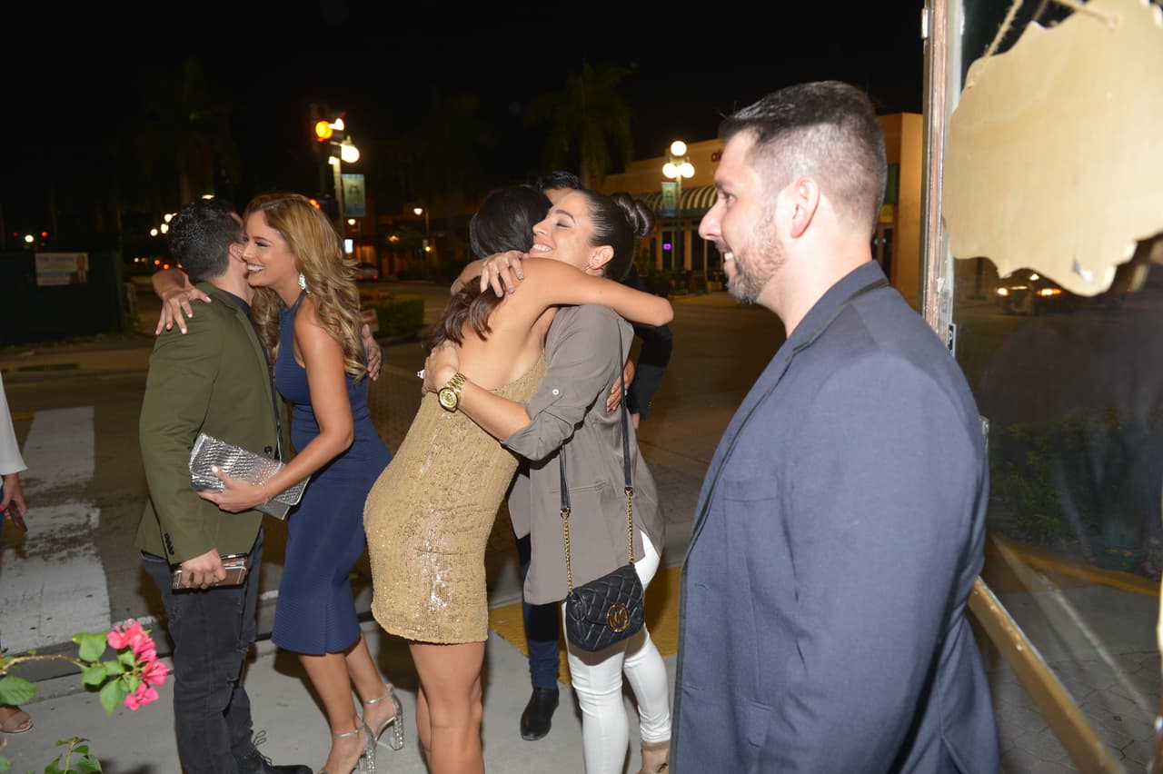 Su llegada estuvo llena de emoción al encontrarse con grandes amigos.