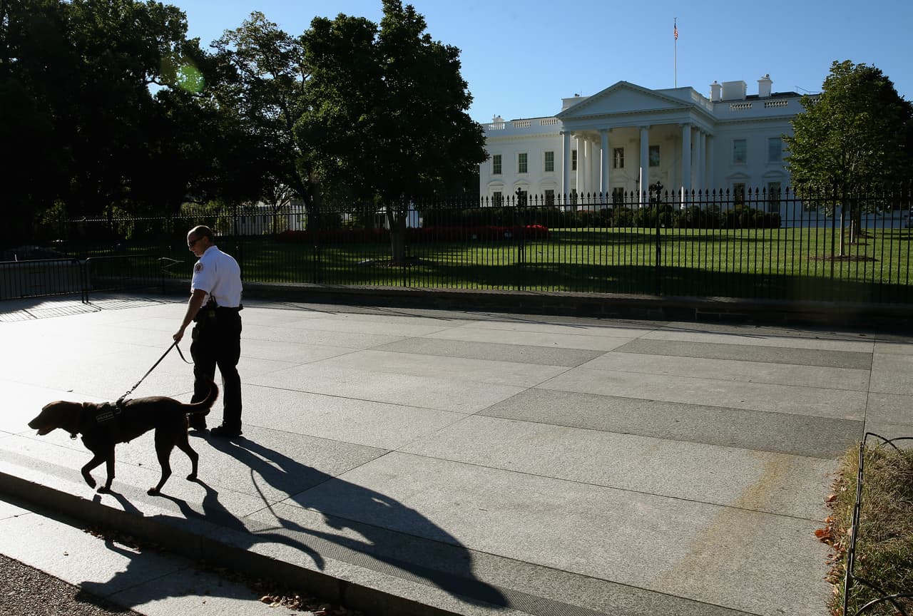 Casa Blanca vuelve a la normalidad tras alerta por paquete sospechoso