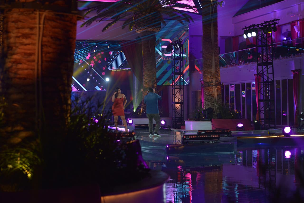 Vanessa también es una fiel representante de la misión que este año tiene Univision: sin tallas, sin límites, sin excusas. Ella también opina que las mujeres están listas para rechazar los estereotipos: "no es verdad que uno tiene que ser alto, flaco, rubio con ojos azules. Esa no es la única belleza. Estoy feliz de que estamos tratando de ser más inclusivos y respetuosos con la diversidad".