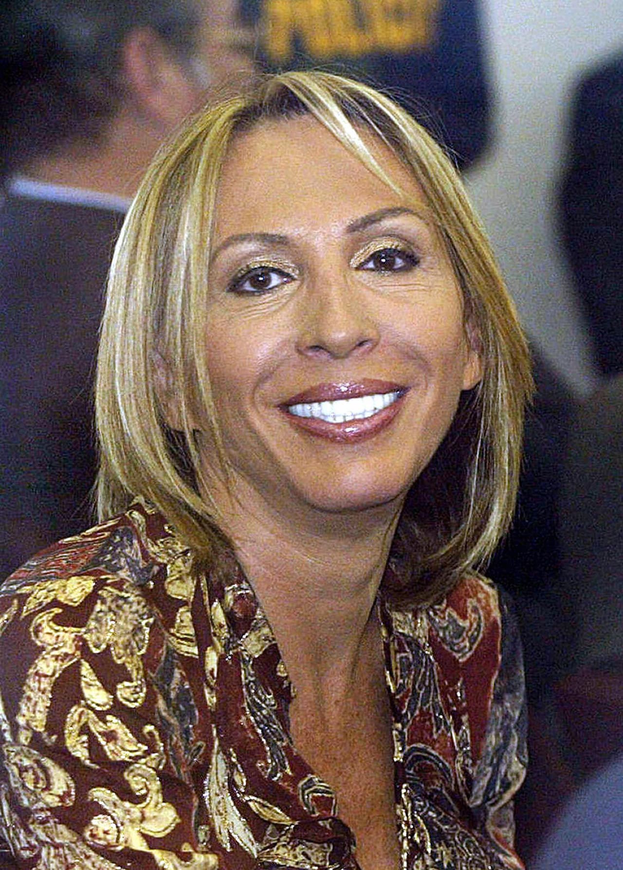 Su incursión en la pantalla chica inició en 1993 en el canal RBC Televisión con diversas apariciones en defensa de Ricardo Belmont, gerente propietario de RBC.