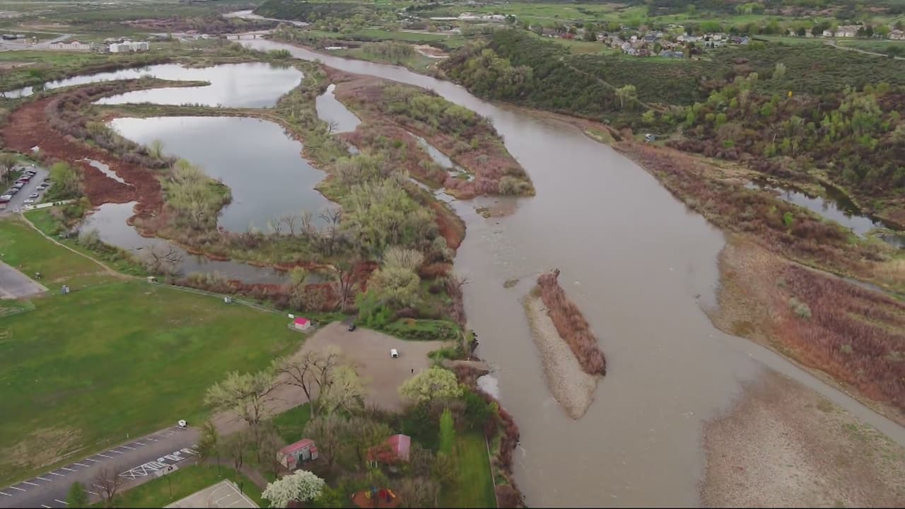 Arizona enfrenta posibles recortes de agua mientras cae el nivel del río Colorado