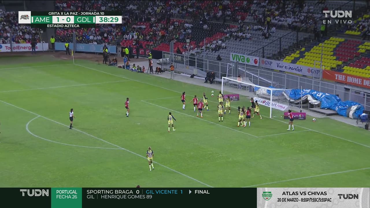 ¡Qué cerca pasó! Cabezazo de González que se va por muy poco