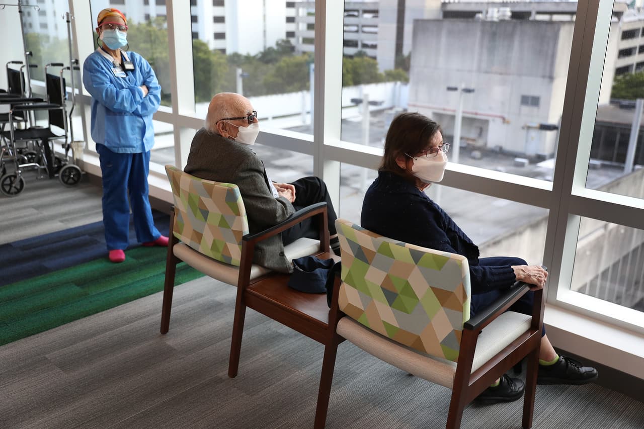 En Florida, hay $4,4 millones de residentes de la tercera edad que son la prioridad al vacunar contra el coronavirus.