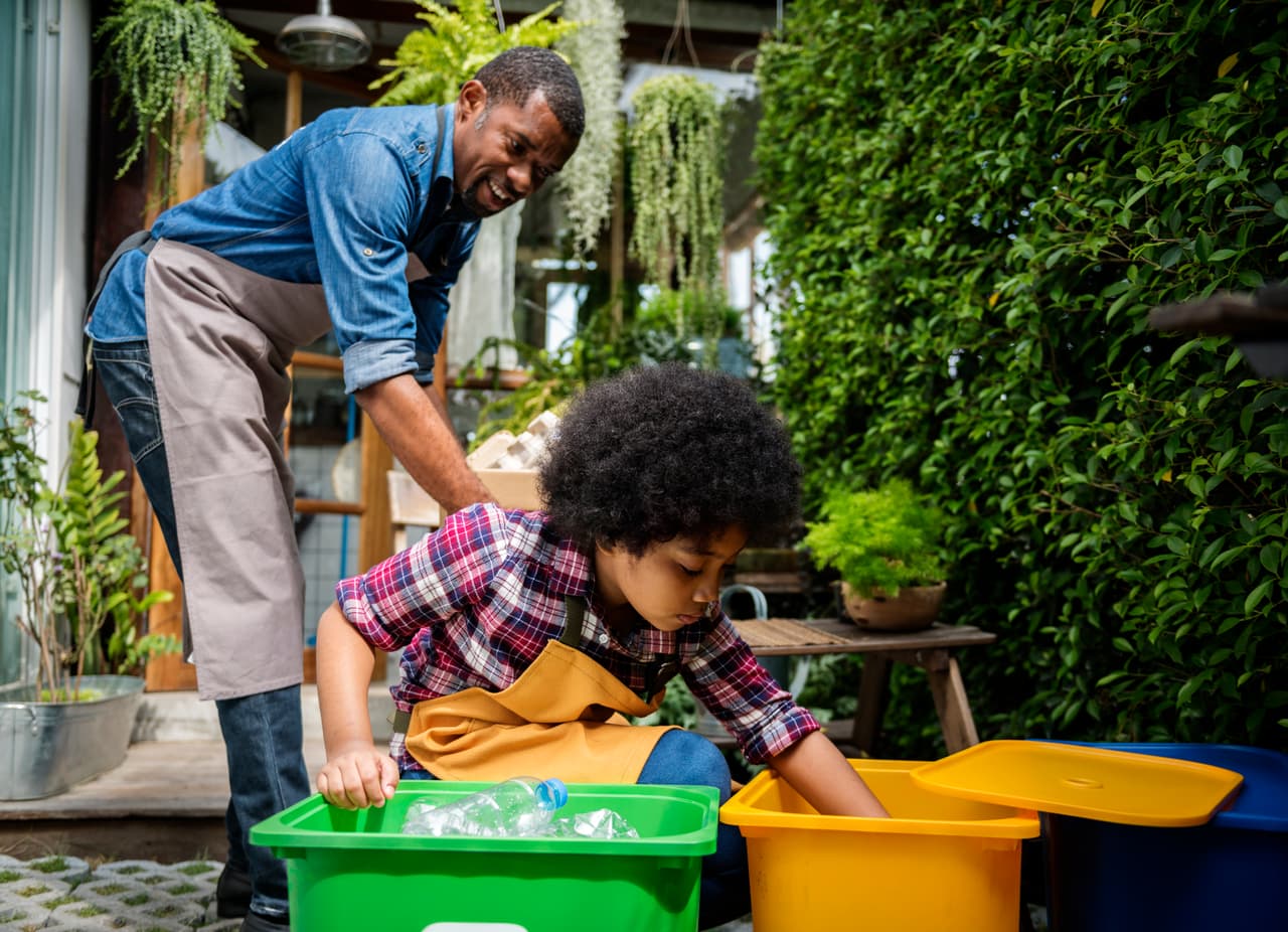 8. Se más responsable con tu basura e identifica dónde van a parar tus desechos cotidianos: empieza a reciclar de verdad.