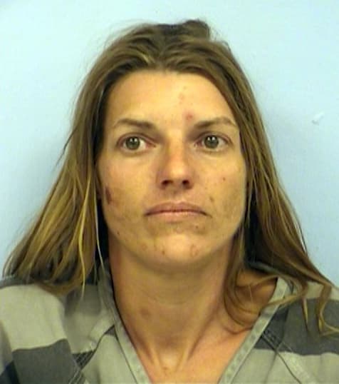 Texas: Mujer y su hijo vivían entre ratas y drogas