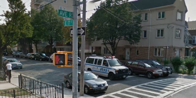 La esquina de East 17th Street y Avenue R