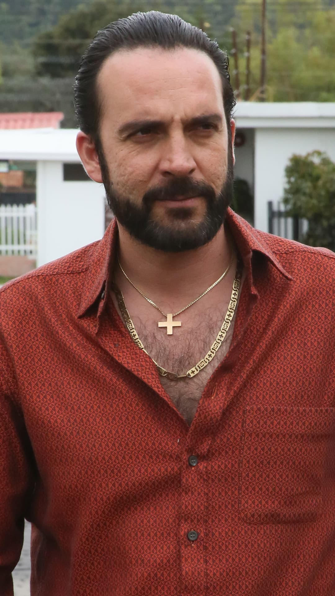 En 
<b><a href="http://www.univision.com/series/el-chapo" target="_blank">‘El Chapo’</a></b>. 
<b>Antonio de la Vega</b> interpretará al 
<b>Arturo Bernal Leyda</b>, lugarteniente de 'El Chapo'. Pasará de ser su aliado a convertirse en uno de sus más acérrimos enemigos.