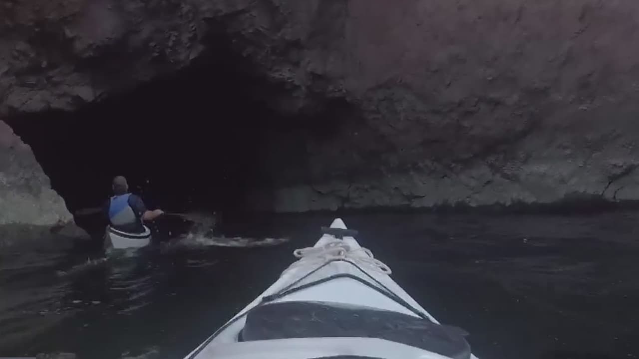 <h3 class="cms-H3-H3">Cueva Esmeralda </h3>
<br>Para llegar a este lugar escondido en el Black Canyon, hay que ir en kayak en las aguas del Rio Colorado. Los visitantes podrán admirar la belleza del desierto y de esta maravilla de la naturaleza.
<br>