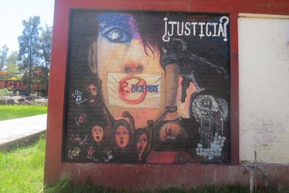 Otro mural recuerda la muerte de los dos estudiantes durante el bloqueo de diciembre de 2011.